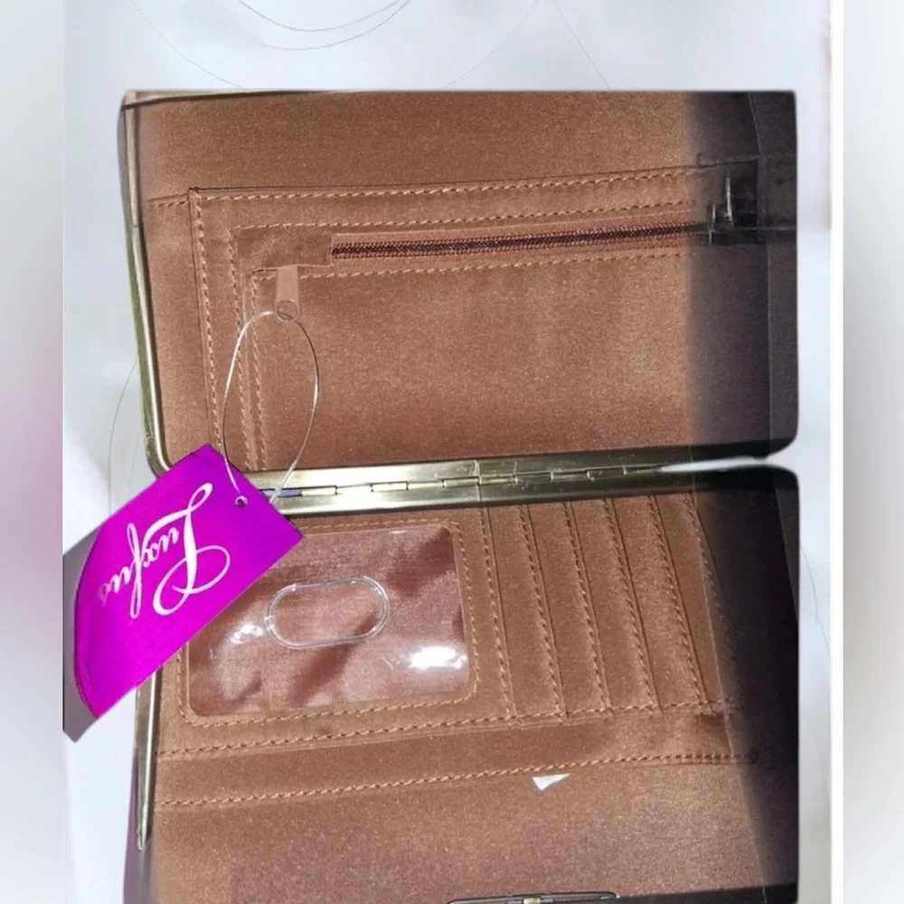 NEW Brown Skull and Roses Women's hinged Wallet case with clasp NWOT